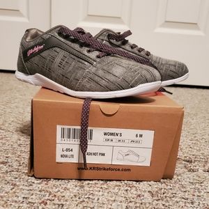 Womens bowling shoes